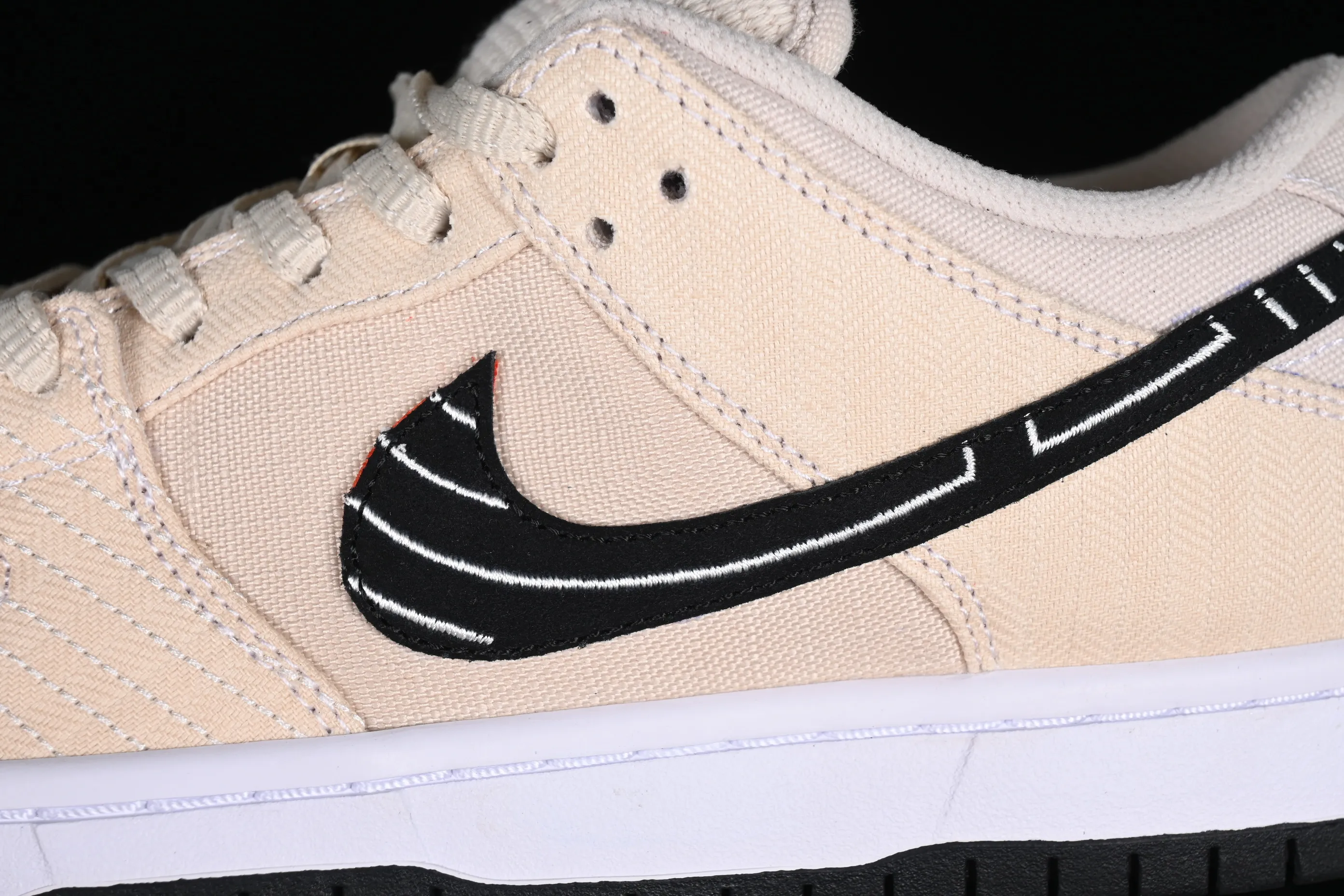 All Categories Nk SB Dunk Series Nk SB Dunk Low Low-top sneakers Albino & Preto x Nk SB Dunk Low joint model TearTear SB low-top casual sneakers FD2627-200